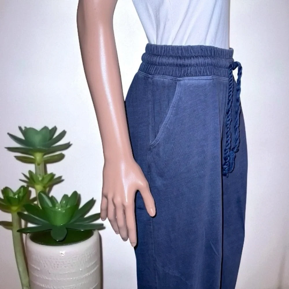 Universal Threads Women's Tapered Ankle Pull-On Joggers - Picture 10 of 16